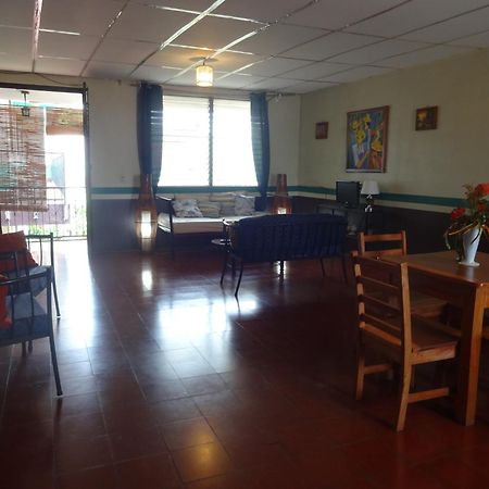 Hostal Harvest House León Buitenkant foto