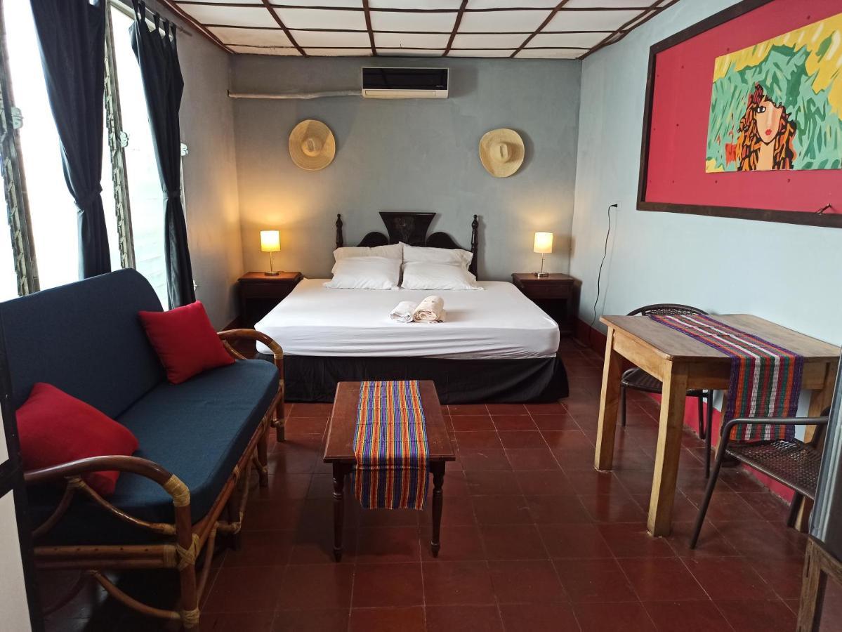 Hostal Harvest House León Buitenkant foto