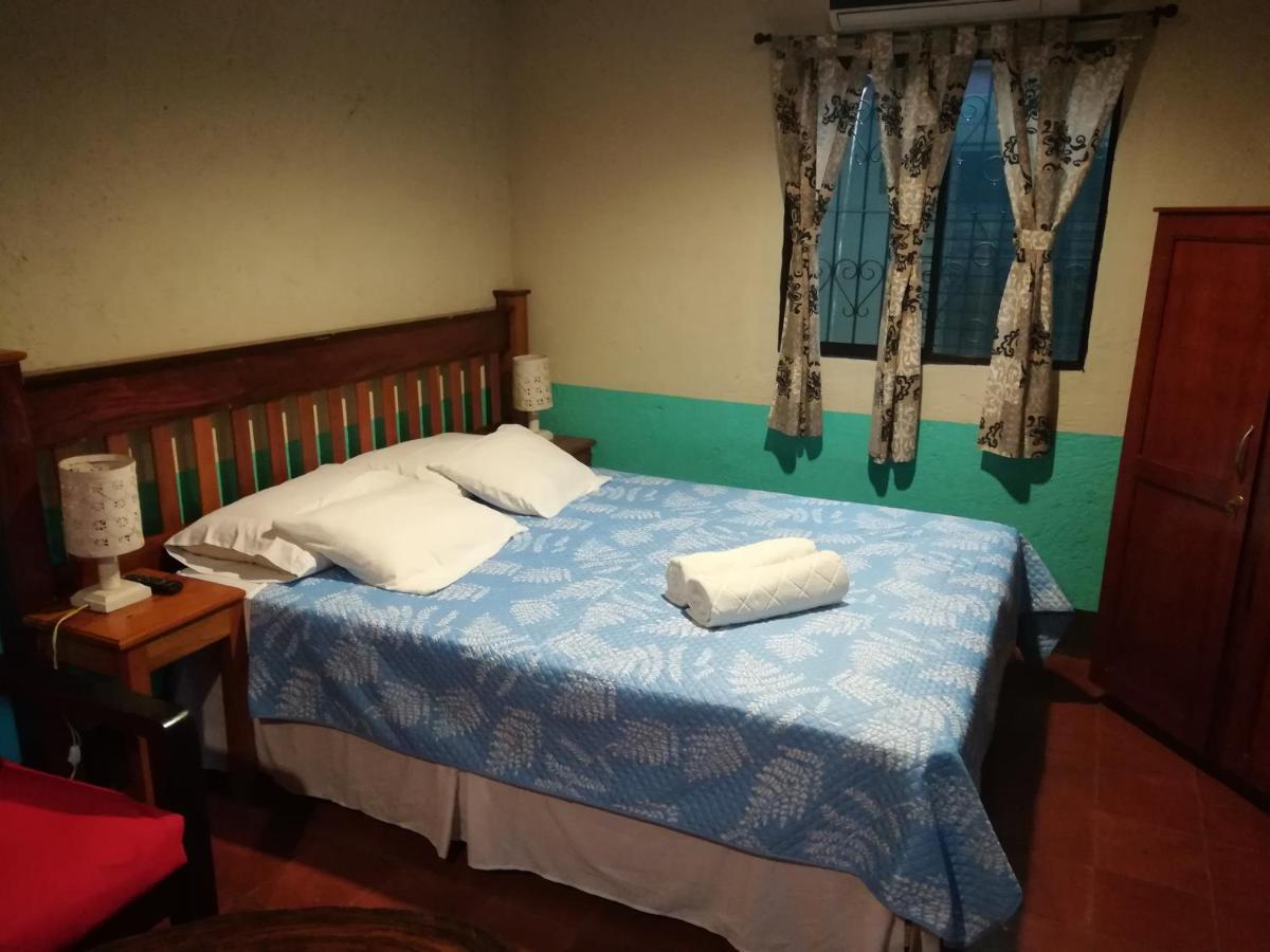 Hostal Harvest House León Buitenkant foto