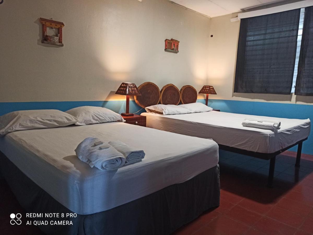 Hostal Harvest House León Buitenkant foto