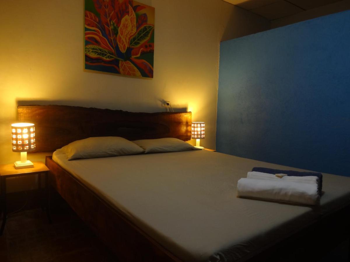 Hostal Harvest House León Buitenkant foto