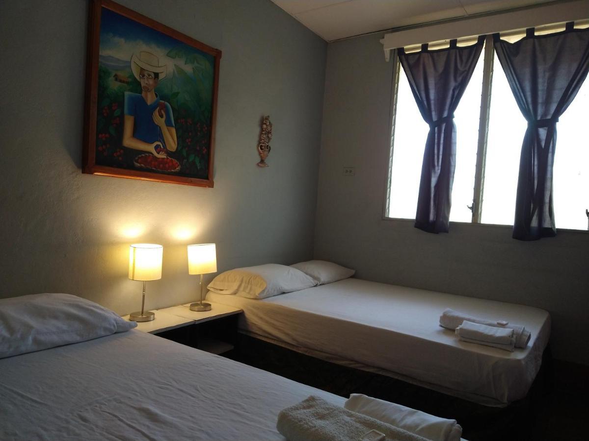 Hostal Harvest House León Buitenkant foto