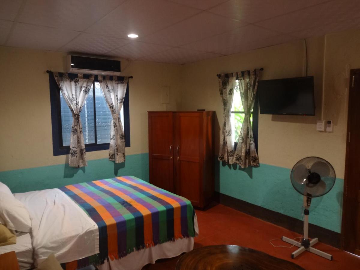 Hostal Harvest House León Buitenkant foto