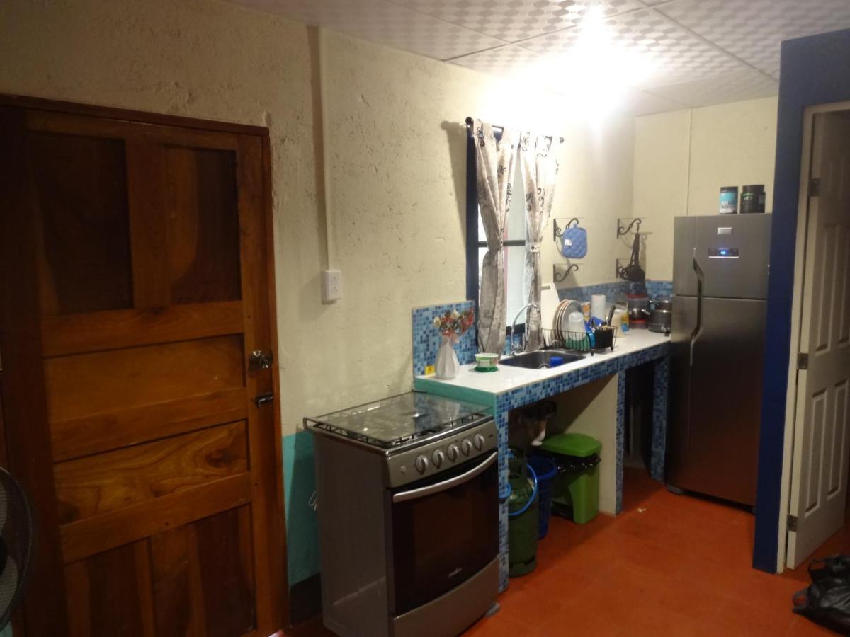 Hostal Harvest House León Buitenkant foto